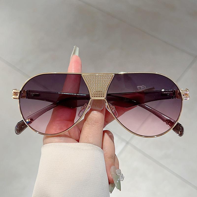 Classic fashion men s and women s same sunglasses, retro personalized street shot UV-proof sunglasses