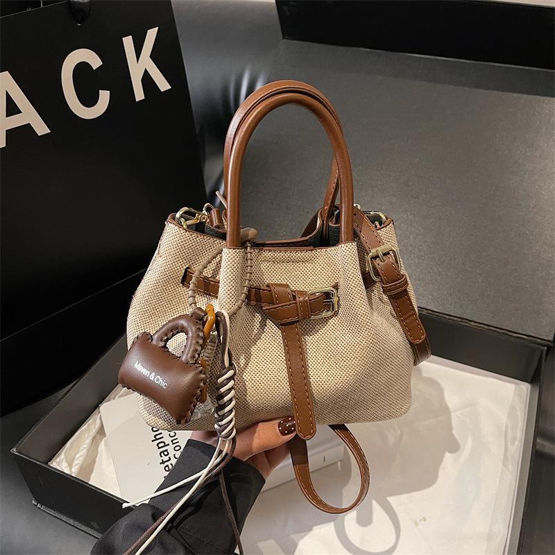 Leisure Single-shoulder Bag with High-end Texture, Retro Hand-held Feel, Fashionable Cloud-shaped Bag
