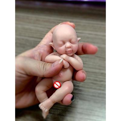 בובת אלף מיני ריאליסטית 5 אינץ', בובת מיני ריבורן מציאותית הפתעה ילדים להקלה על מתחים עם אביזרי האכלה
