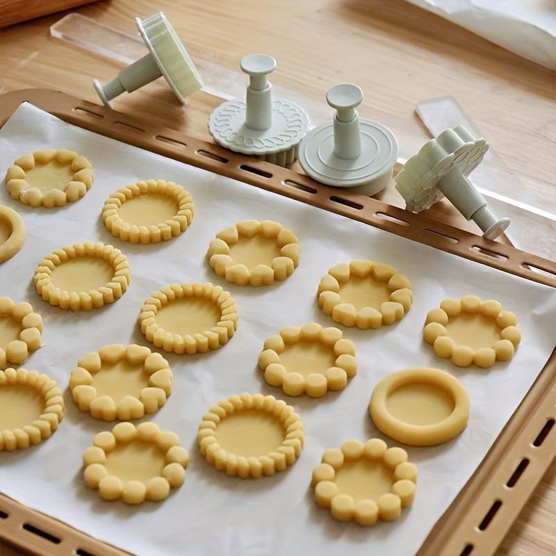Vintage-Inspired Classic Sandwich Cookie Molds - DIY Valentine'S Day Chocolate,Jam,and Cheese Biscuits with Heart and Floral Designs,Baking Essentials
