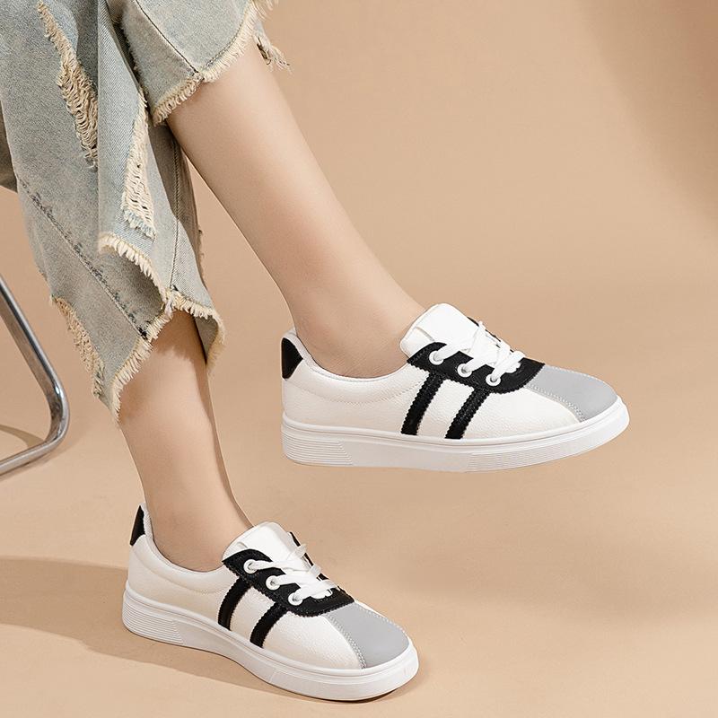 Autumn New Student Height Increase Flat-bottomed Sports Board Shoes Low-top Round Head Casual Shoes Women