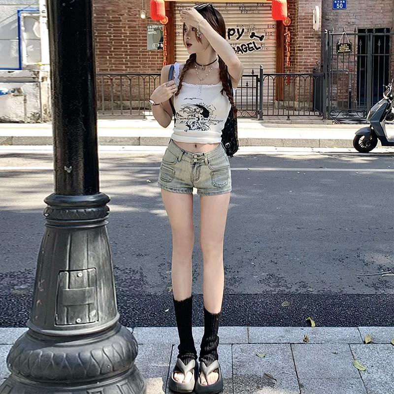 

2026 Spring Women s American Retro Double-Button Washed Denim Shorts - Slim Fit, Hip-Hugging Hot Pants Small