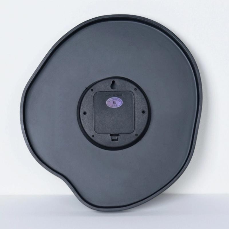 Modern Silent Wall Clock Nordic Resin Wall Clocks Miniature Creative Art Wall Clock Living Room Aesthetic Decoration Accessories