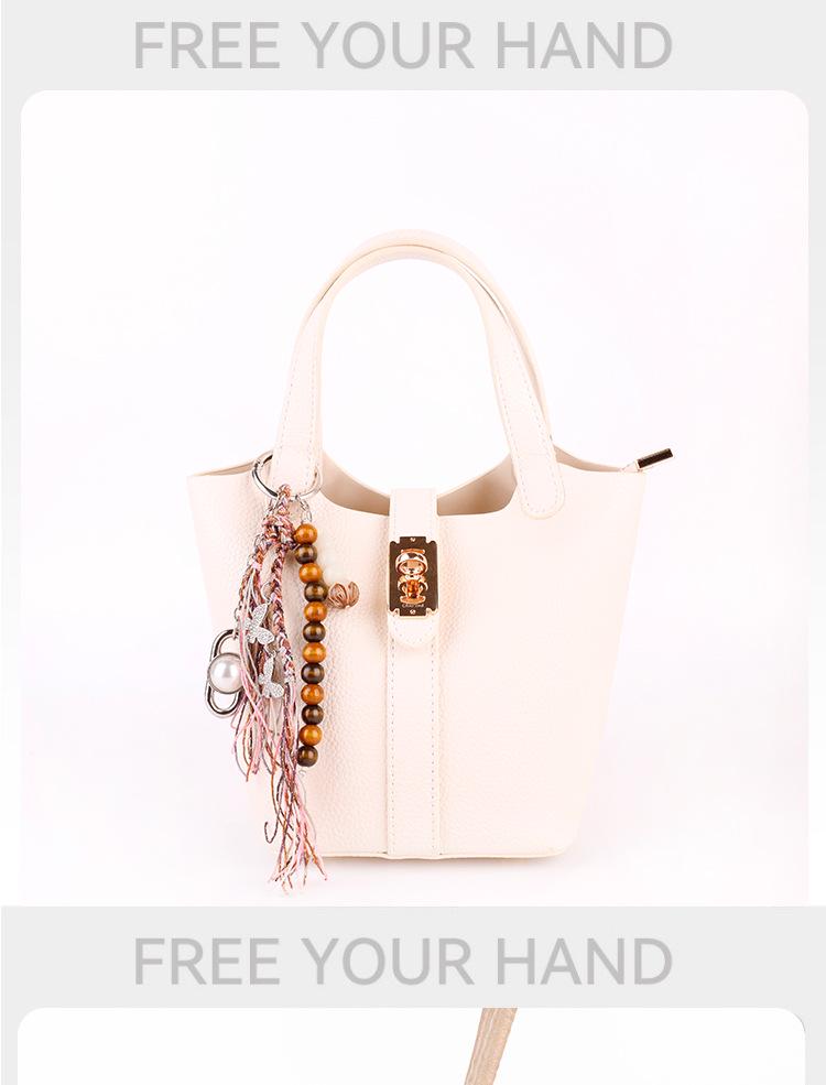 Retro Quasten-Schlüsselanhänger mit Naturholzperlen & Schleife