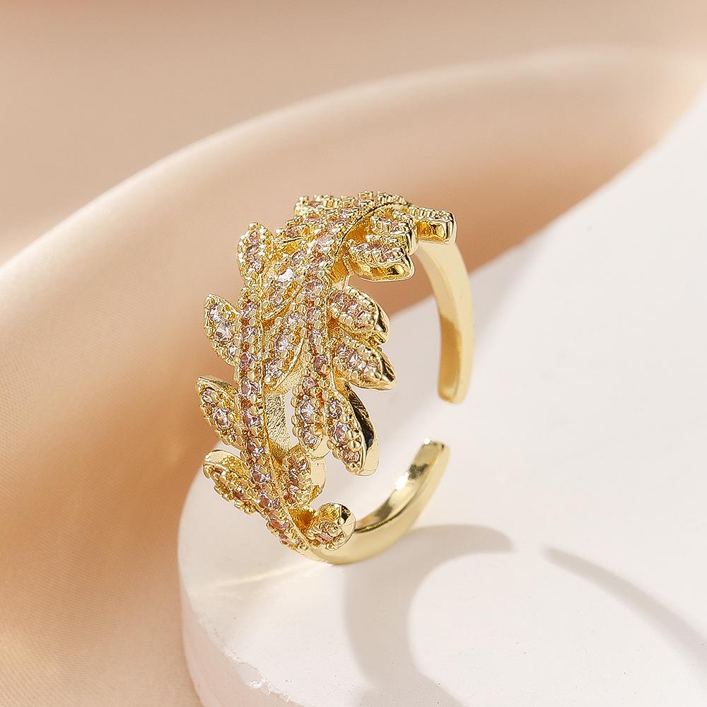 Small niche design, high-end leaf ring, women's simple and versatile daily fashion rings