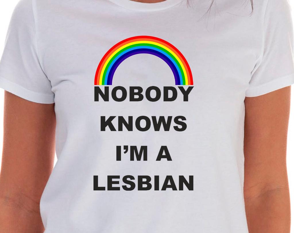 Nessuno Sa Che Sono Lesbica Maglietta LGBTQ Tee Unisex Maglietta Uneek