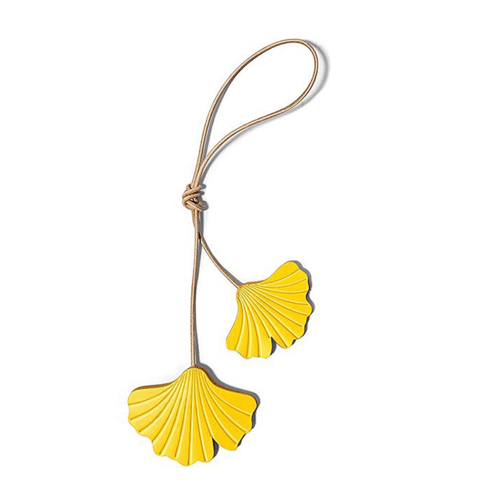 

Забавные подвесные аксессуары для автомобильного зеркала, автомобильная подвеска из кожи, украшения в виде кленовых листьев, украшение для автомобильного зеркала заднего вида B