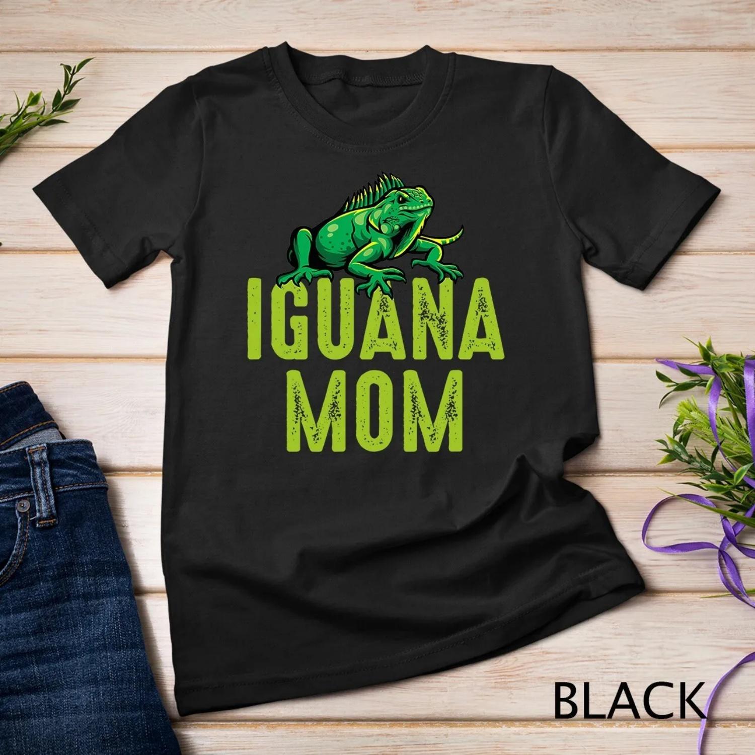 Iguana Mom Funny Outfit For T shirt S