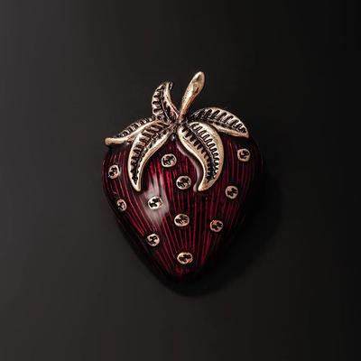 Spilla retrò a forma di fragola, di alta qualità, da donna, semplice, in smalto, con corpetto di frutta, design di nicchia, perno, temperamento, accessori per abiti