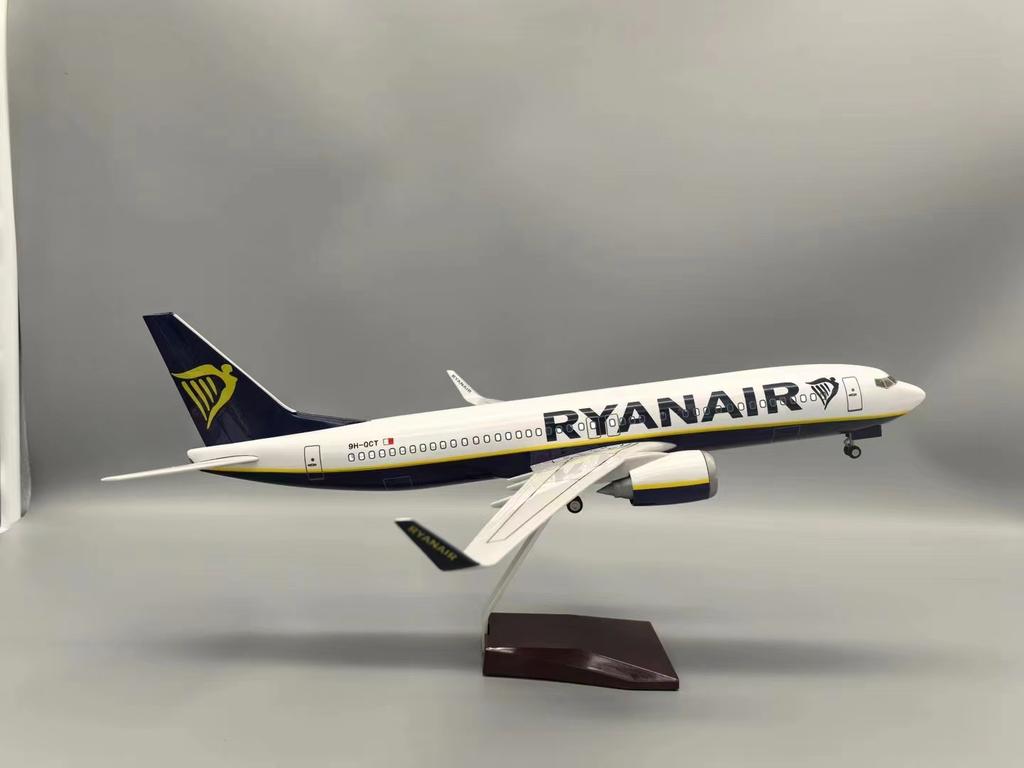 737-8 B737 Model Airplane Ryanair Ireland Airlines with Landing Gear Wheels Lights Resin 47CM Aircraft Model Collectible
