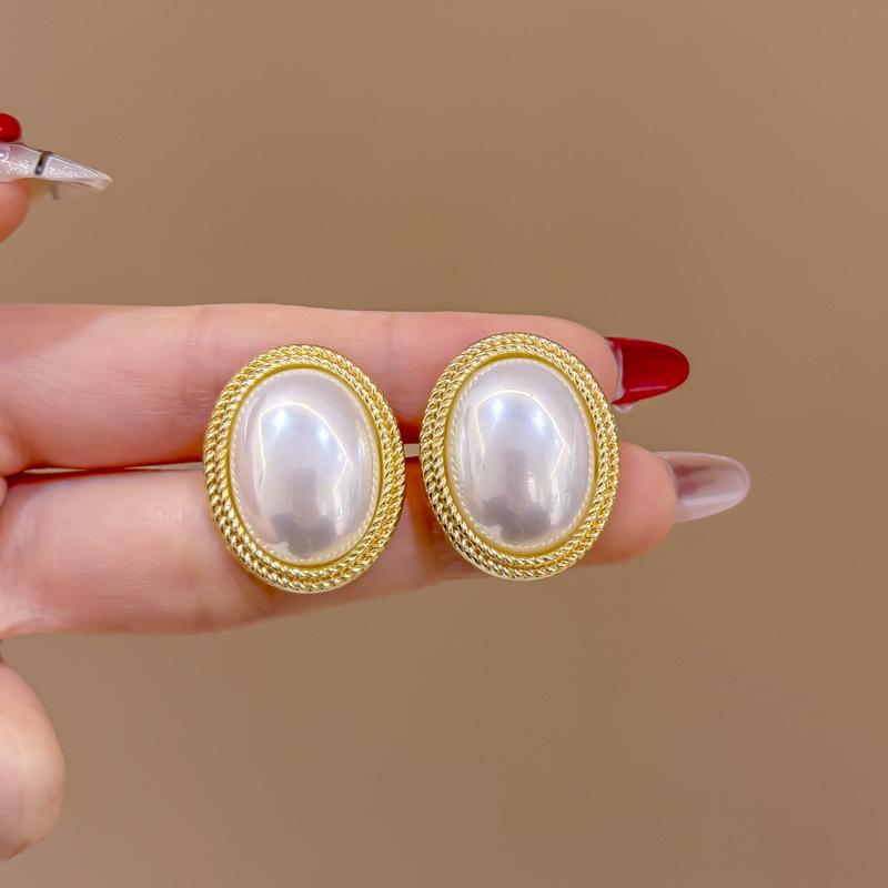 Boucles d'oreilles de luxe rétro français café ambré - Puces élégantes pour femmes avec design de niche