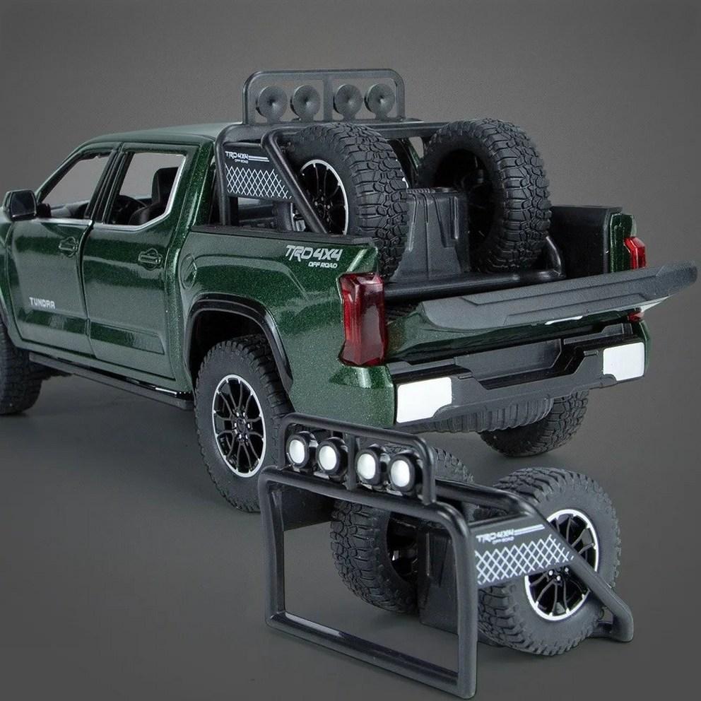 1:24 Scale Die-cast Metal Toyota Tundra Model Car - Red