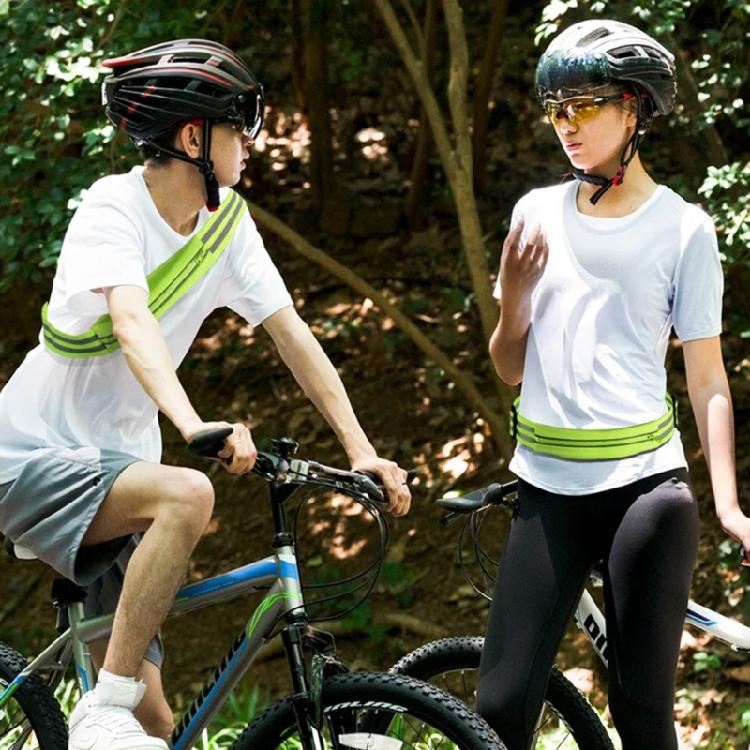 Multifunctional Reflective Sports Belt Elastic Fabric Texture Suitable for Hiking Cycling Phone Storage Solution