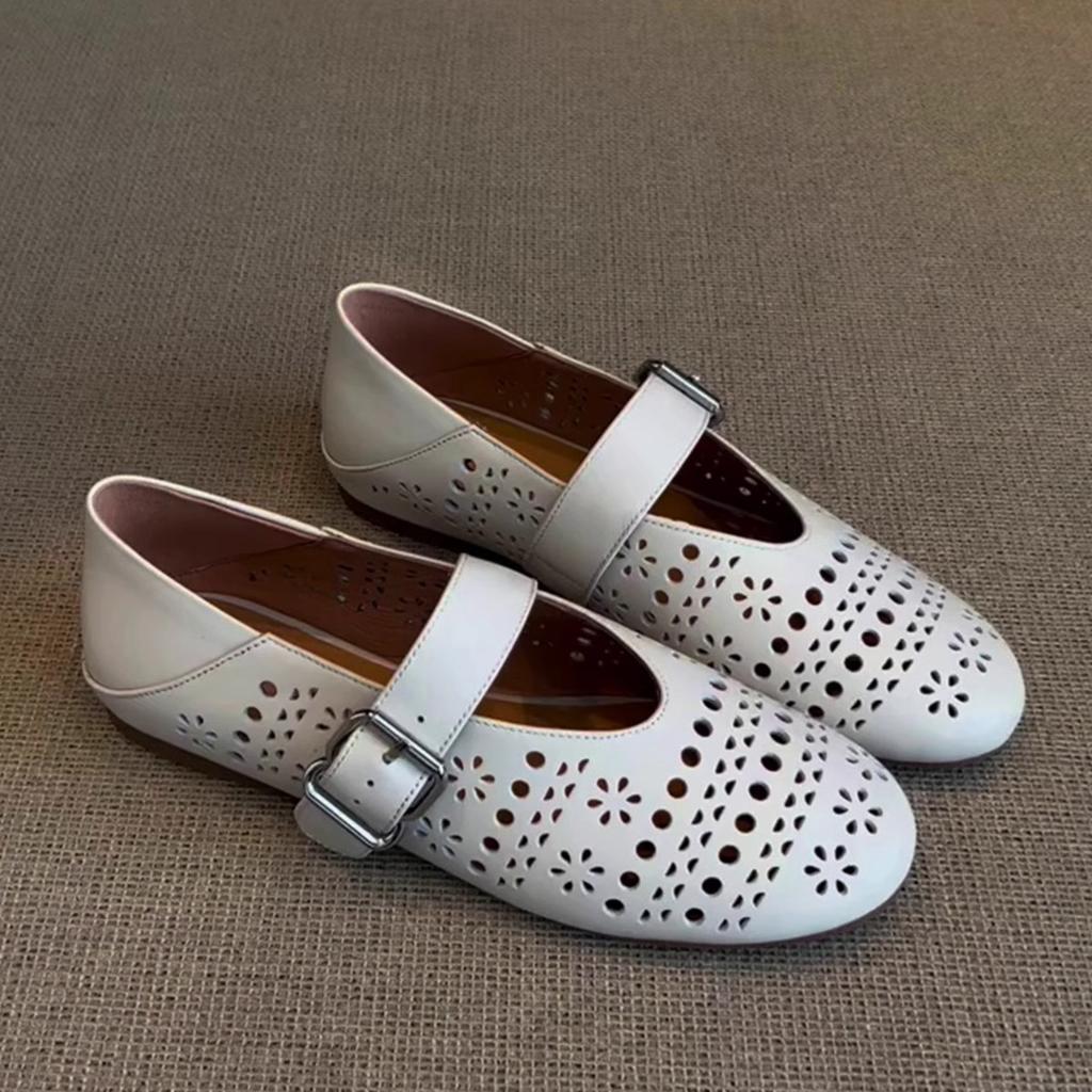 Flat-bottomed slippers women's summer wear 2025 new simple casual lazy seaside vacation wind one-word beach shoes