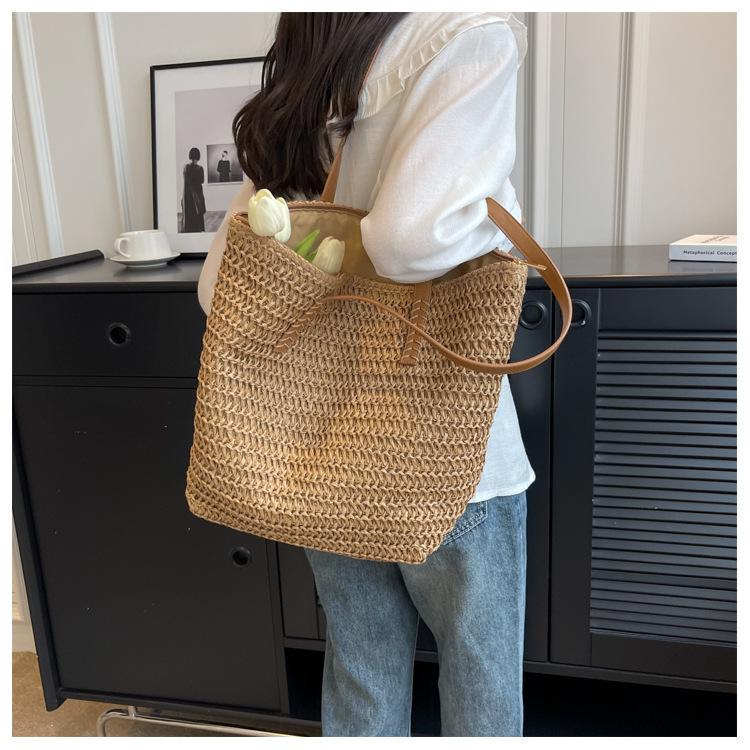 Large Capacity Straw Bag Women's New Commuter Shoulder Bag Seaside Vacation Beach Bag Woven Straw Tote Bag for Women