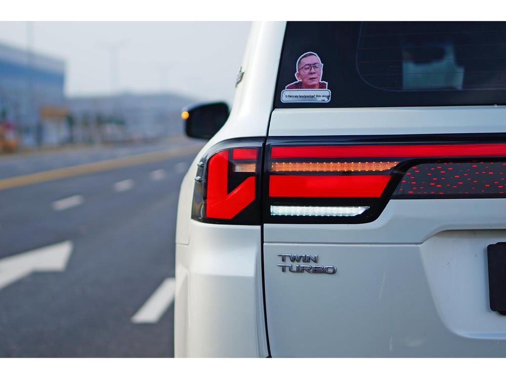 Starry Sky Taillights for Toyota Land Cruiser LC300: Through-Type, Easy Install