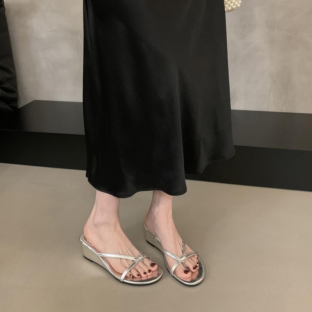 French wedge heel silver toe slippers women's summer wear 2025 new style beautiful temperament thin strap sandals sandals