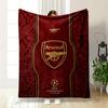 Eleganter roter floraler Damast-Hintergrund mit Arsenal-Wappen und goldener Bordüre. Decke für alle Jahreszeiten Mittagspause Überwurf Geschenk