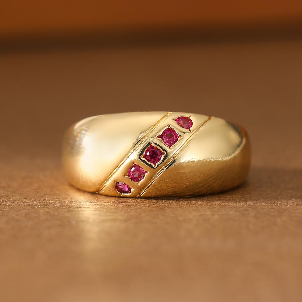 Retro luxurious pink artificial zirconia ring made of copper, a fashionable women's ring for gift purposes