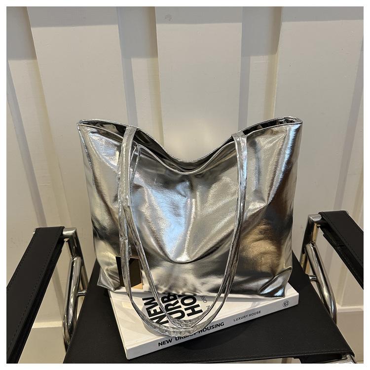 

Сумка женская новая модная портативная текстура большая вместительная сумка-тоут нишевый дизайн сумка через плечо подмышкой сумка для поездок на работу