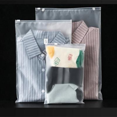 50 adet Giyim Fermuarlı Paketleme Çantası Bir Tarafı Dondurulmuş Bir Tarafı Şeffaf PE Çekmeli Kilitli Plastik Saklama Çantası Kalın giysi paketi Çantaları