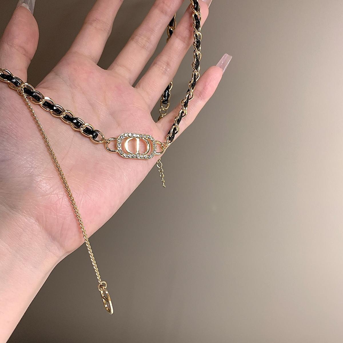 

Милое и классное ожерелье с буквами в стиле Spice Girl, женское, легкое, роскошное, нишевое, дизайн, цепочка на ключицу, премиальное ожерелье-чокер Sense, воротник