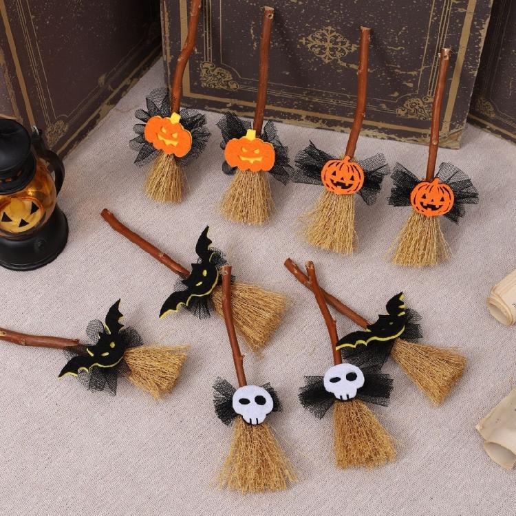 Halloween Decorations Wooden Witches Brooms Hanging Ornament Witches Broomstick Pendant Wall Hangings Gift for Women Men