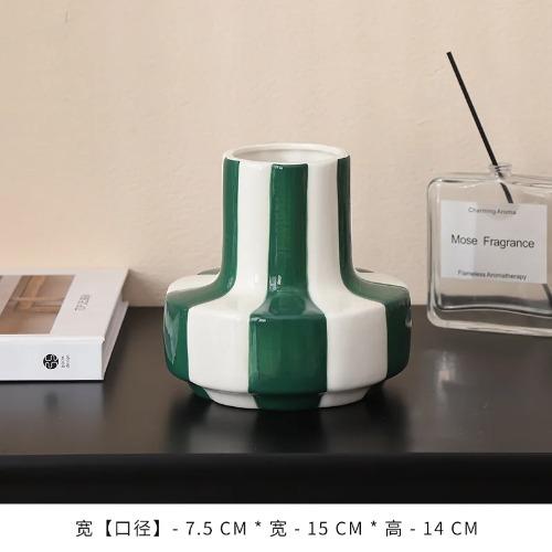 European Ceramic Vertical Striped Vase Water-based Flower Arrangement Container Striped Floral Vase for Room and Dining Table