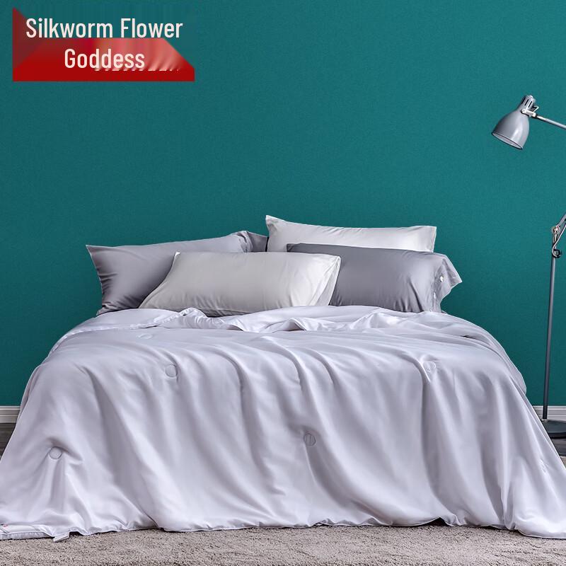 

Cànhuā Niángniáng Rose Footprint Mulberry Silk Quilt