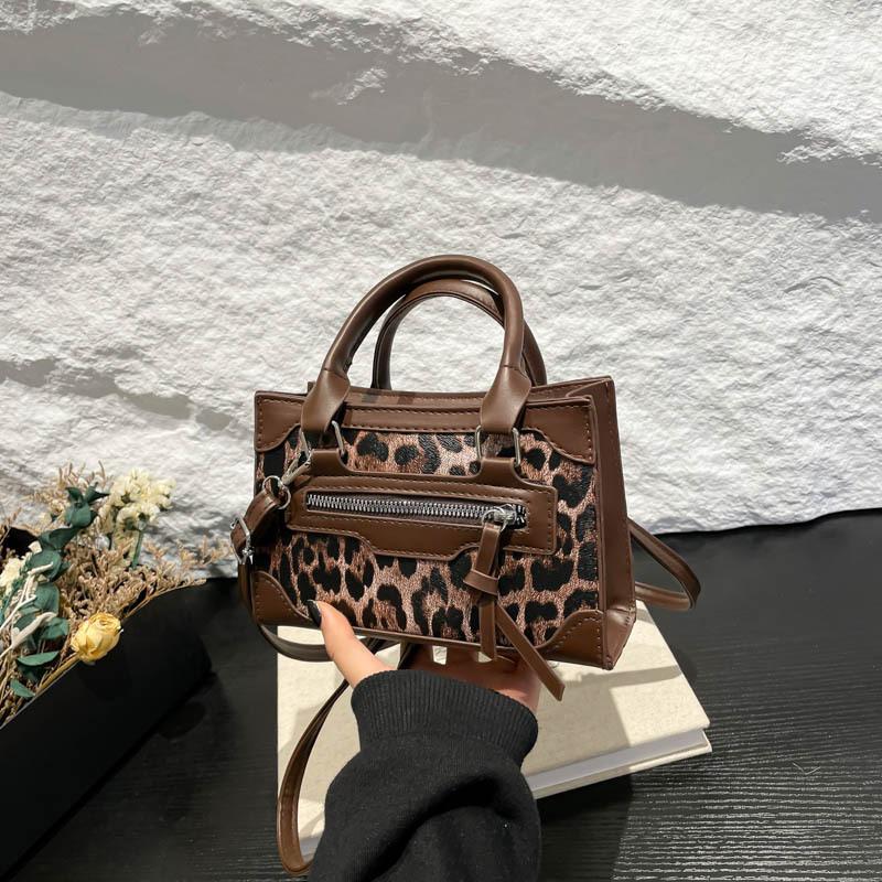 

2025 spring and summer new fashionable versatile foreign style shoulder messenger bag casual style high texture foreign style wholesale