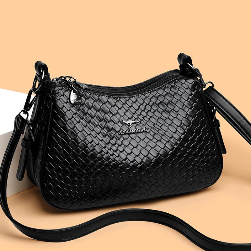 

Large Capacity Woven Shoulder Crossbody Bag коричневий