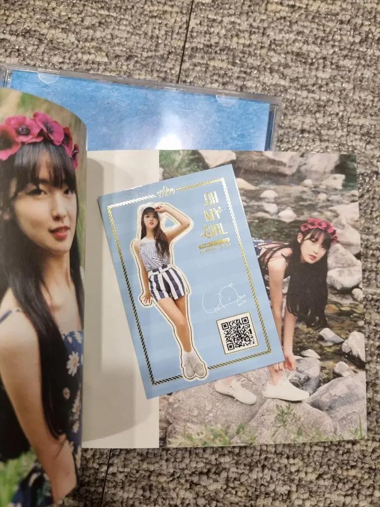 OH MY GIRL Windy Day autographed album Used