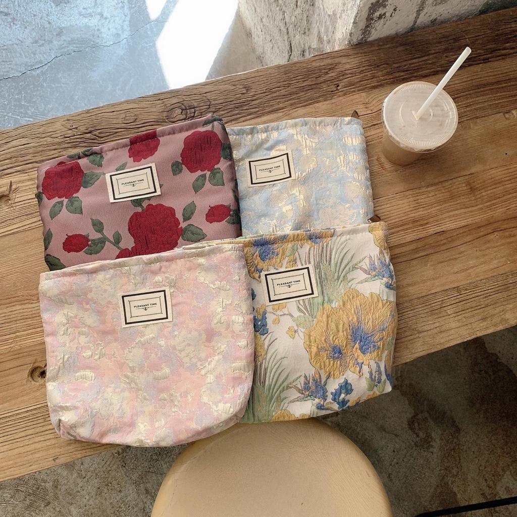 Vintage Small Woven Brocade Cosmetic Bag Large Capacity Carrying Literary Pen Bag