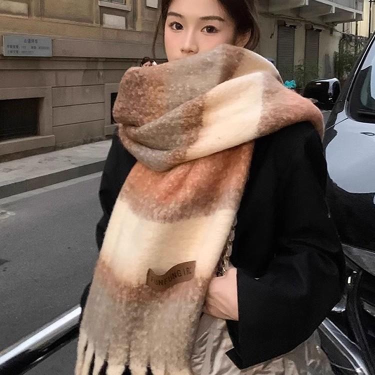 2025 Retro Striped Gradient Scarf: Thickened Warm Neck Warmer for Women