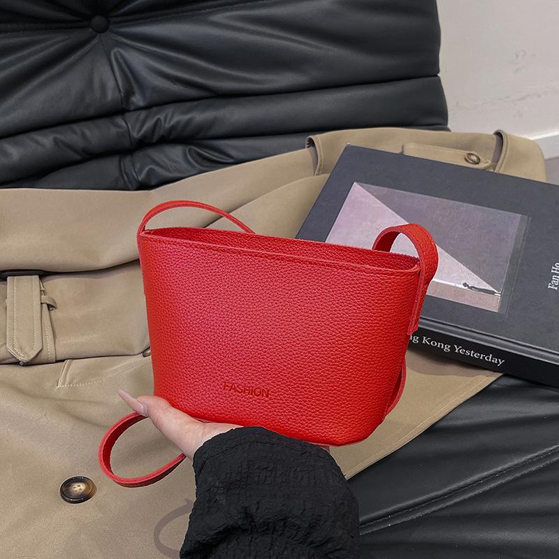 2025 new fashion lychee pattern shoulder bucket bag foreign style simple personality versatile model popular messenger temperament women