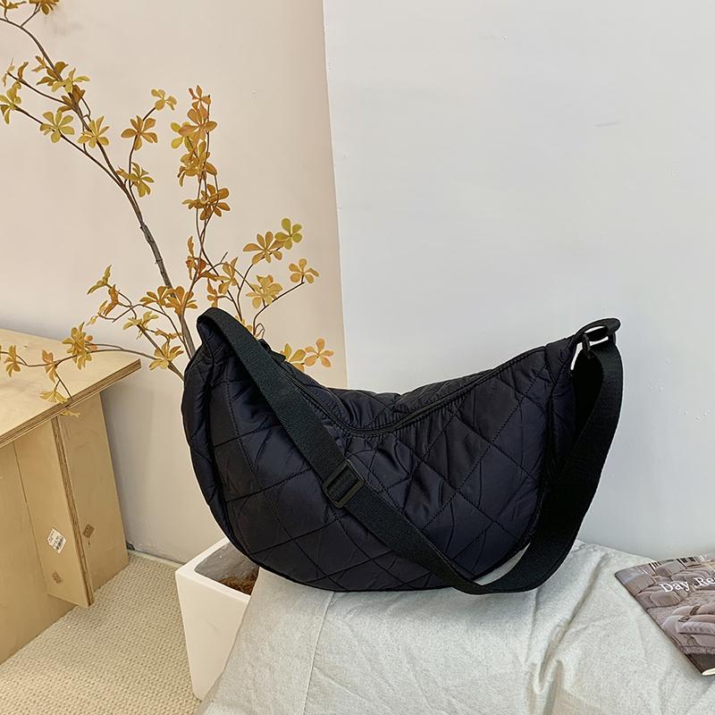 Neue Einfache Freizeit Textil Damen Schultertasche Einfarbige Große Kapazität Gesteppt Weiblich Trendige Crossbody-Tasche für Pendeln Ausflüge