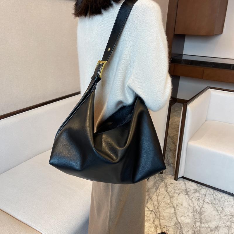 Premium sense of simplicity and large capacity solid color underarm tote bag women's bag 2025 new autumn and winter casual shoulder oblique span bag