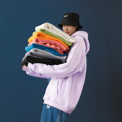 Üst Kıyafetler – Kapşonlu Kazaklar & Svetşörtler