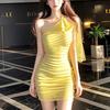 Gelbes asymmetrisches Neckholder-Kleid im koreanischen Stil: Sexy, plissiertes Bodycon für Sommer 2025 Damen
