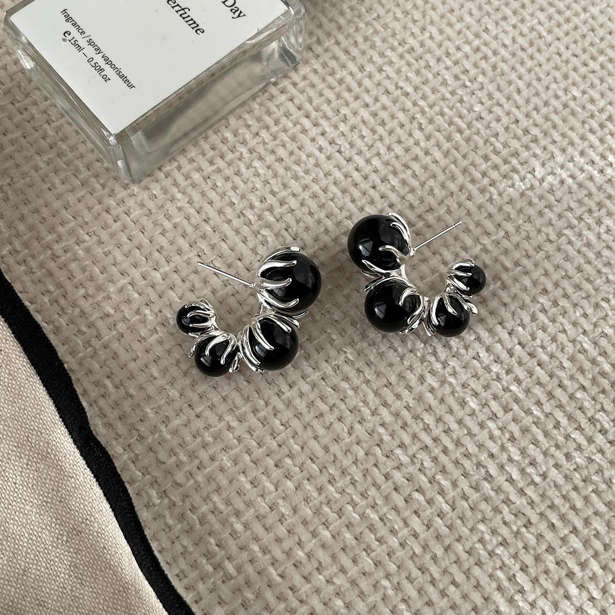 

Exquisite retro C-shaped stud earrings women s fashion simple niche ins style earrings light luxury high-end fashion temperament earrings Copper