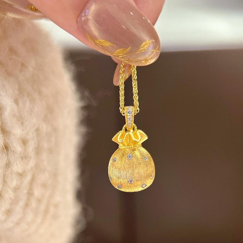 Retro Chinese Brushed Gold Small Lucky Bag Pendant Necklace Full Of Luck Autumn And Winter Exquisite High-Value Collarbone Chain