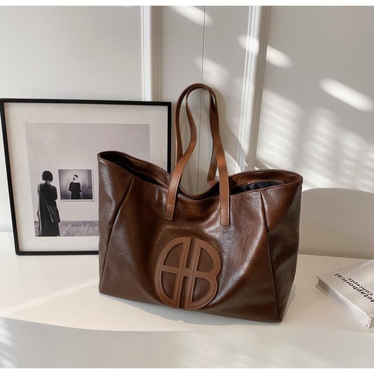 

Вінтажна ретро-м яка шкіряна жіноча сумка з вишивкою, однотонна модна сумка через плече, розкішна сумка великої місткості для подорожей темно-коричневого кольору