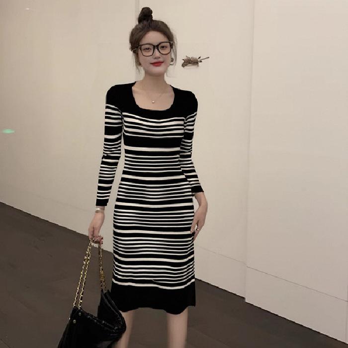 2026 Autumn/Winter Slim-Fit Striped Knit Midi Dress with Long Sleeves - French Style
