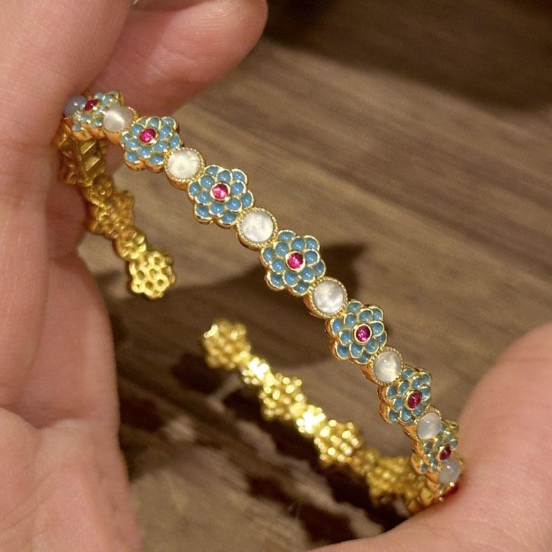 Exquisite Antique Gold Craftsm Blue Small Flower Bracelet for Women Natural Chalcedony White Exquisite Bangles Wedding