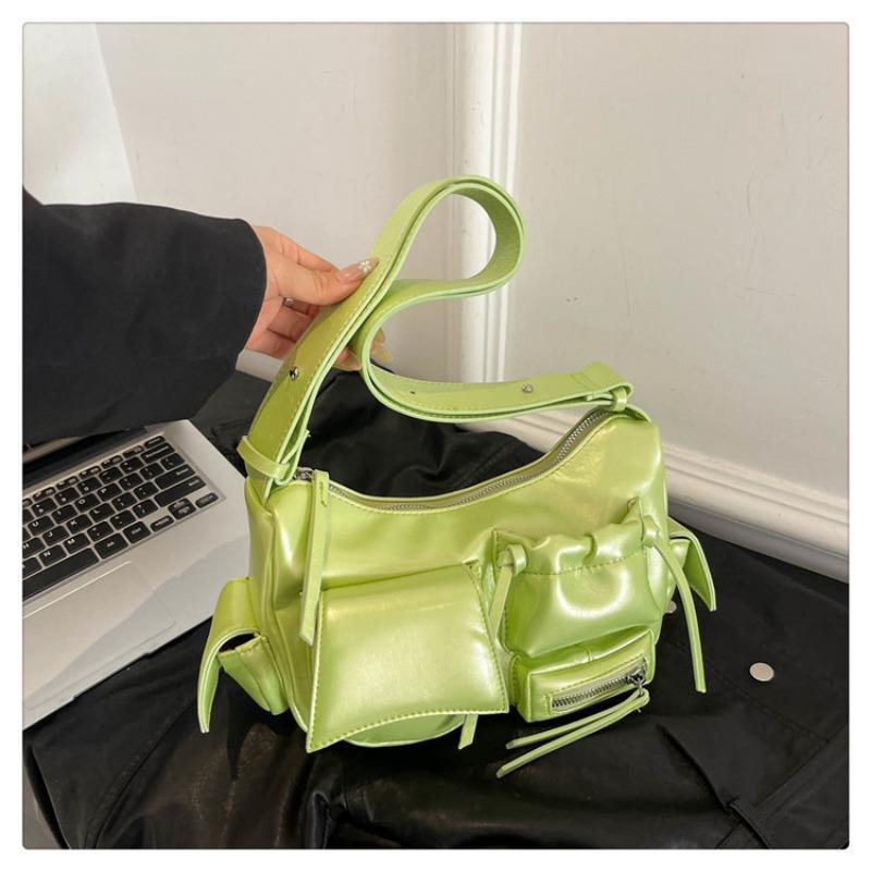 A sexy Korean locomotive bag 2026 new niche design multi-pocket shoulder messenger bag