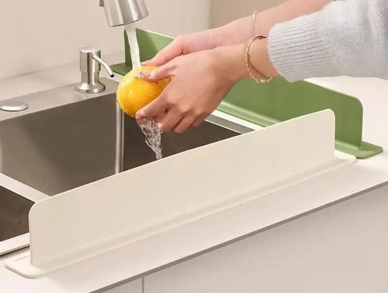 1PC Silicone Kitchen Water Deflector Sink Baffle Splash Guard with Suction Cup Pool Protect Clothes From Splashing Water Baffle