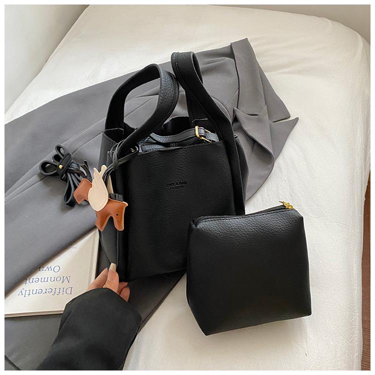 Retro portable bucket bag women's new large-capacity women's messenger bag fashionable versatile high-end shoulder bag trendy