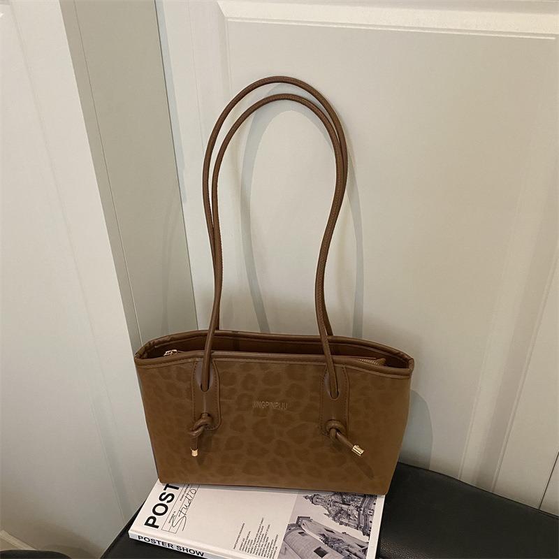 Retro commuter large-capacity underarm bag women's new fashion shoulder bag simple personality portable tote bag