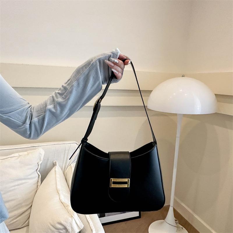 Today's popular retro niche bags, light fashion baguette bags, versatile single shoulder underarm casual bags