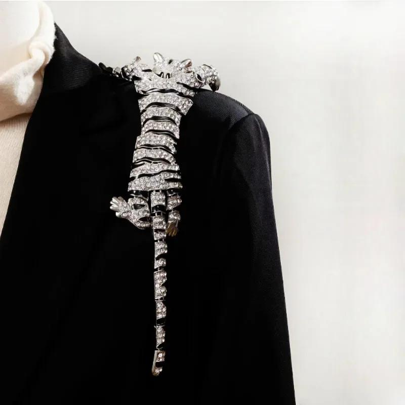 Women Men Exaggerated Tiger Brooch, Large Luxury Rhinestone Animal Pin Jewelry